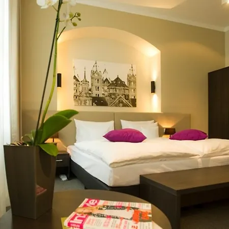 호텔 Residenz Am Koenigsplatz 4*